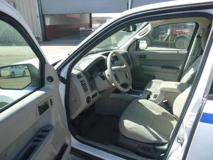 2011-ford-escape-image-5