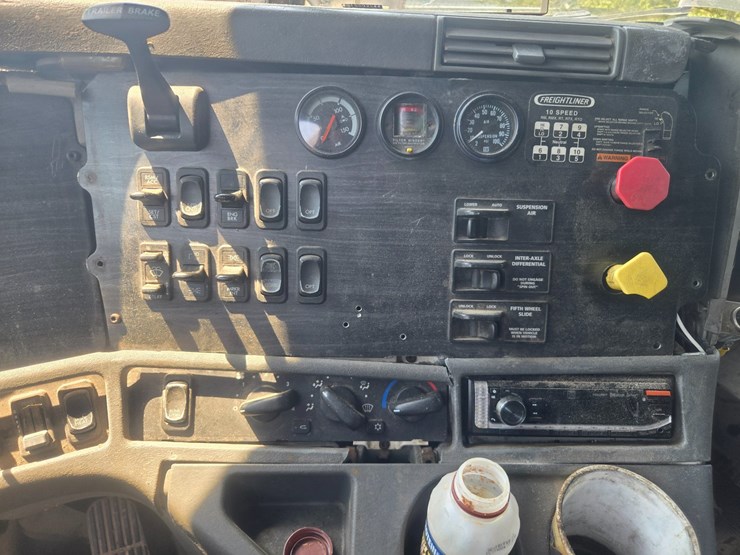 2003-freightliner-columbia-120-image-44