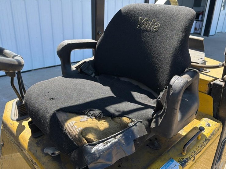 #1355-•-2004-yale-glc040-forklift-image-15