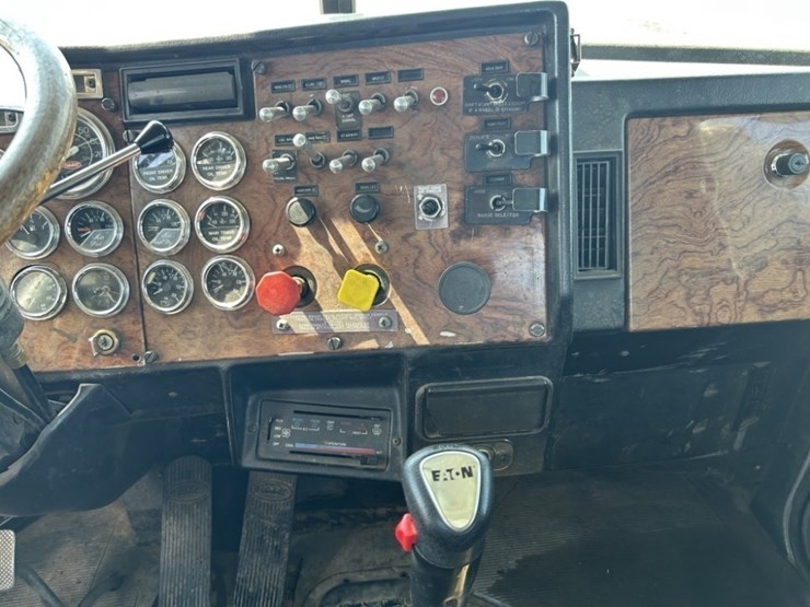 1994-peterbilt-378-image-14