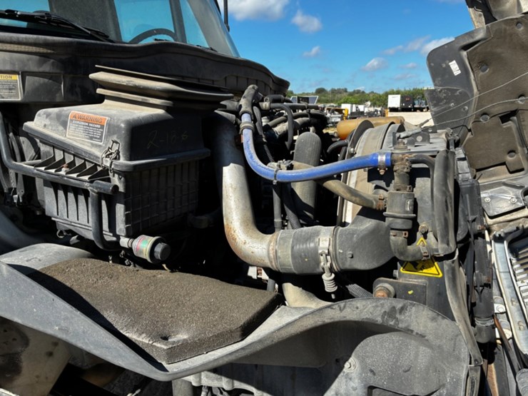 2013-international-durastar-4300-image-10
