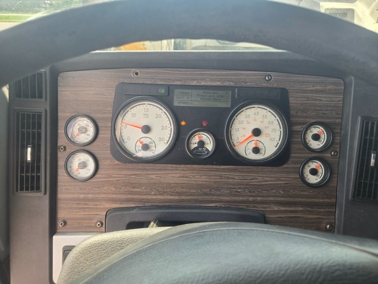 2017-freightliner-122sd-image-58