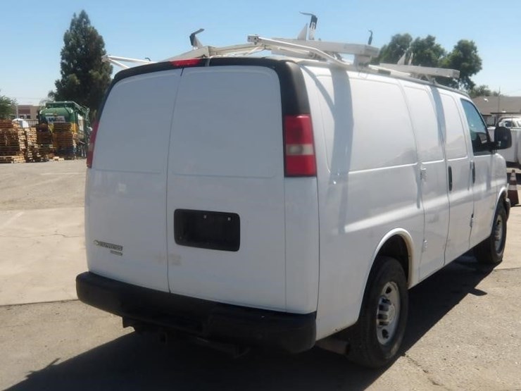 2014-utility-van-image-3