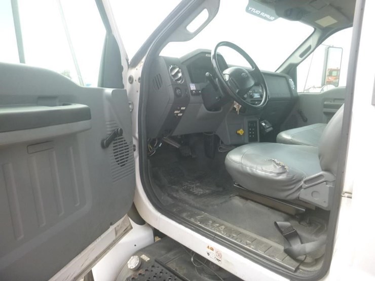 2011-ford-f750-image-16