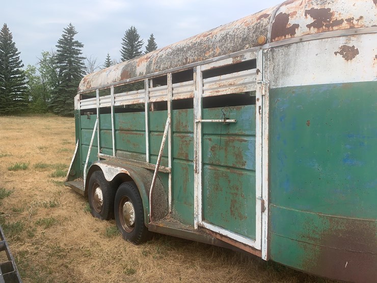 stock-trailer-image-4