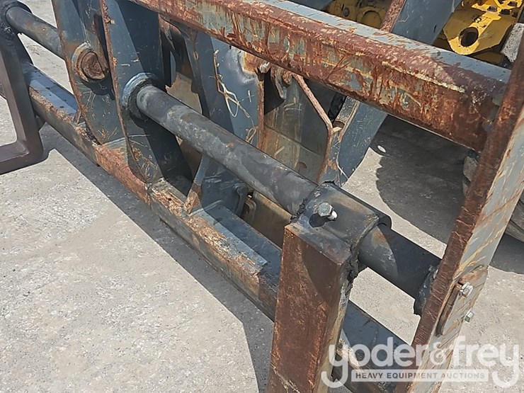 2014-deere-624k-image-27