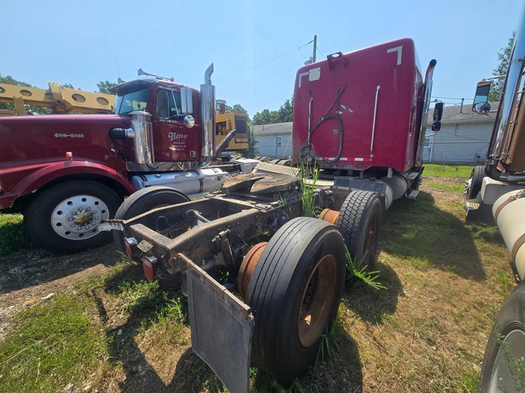 2003-freightliner-columbia-120-image-8