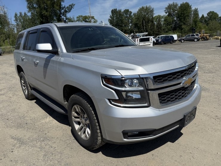 2016-chevrolet-tahoe-image-2