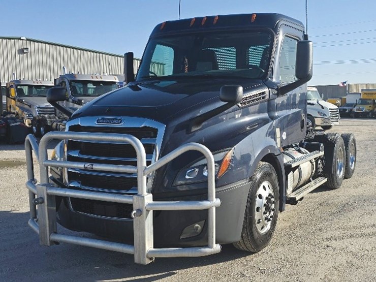 2020-freightliner-cascadia-126-image-1
