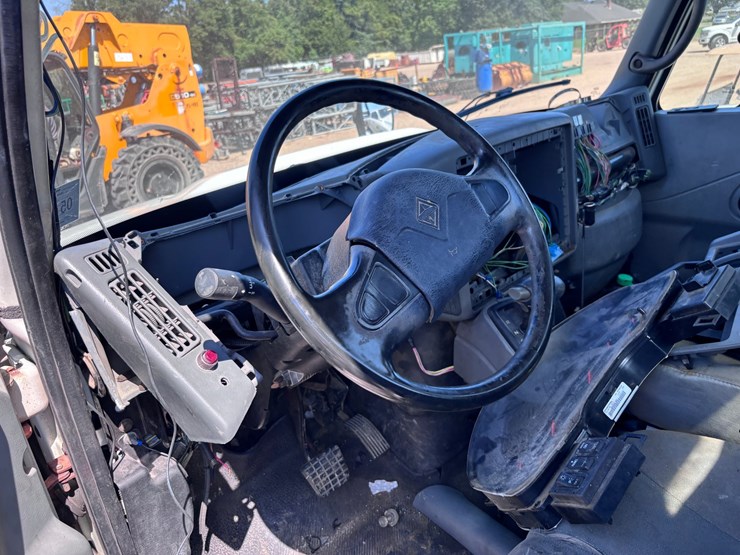 2006-international-durastar-4300-image-8