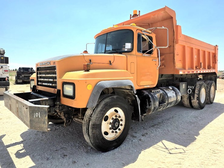 2003-mack-rd688s-image-1