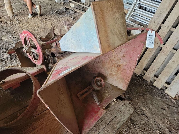 international-end-gate-seeder-image-1