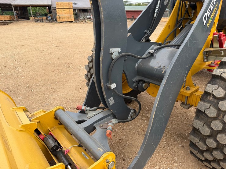 2023-john-deere-g-image-30