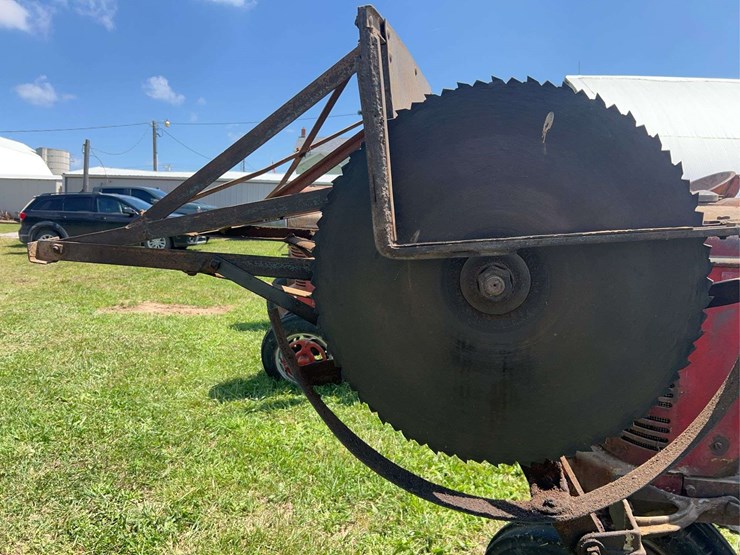 1941-farmall-h-with-mounted-buzz-saw-image-11