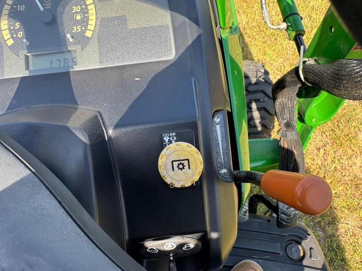 2014-john-deere-1023e-image-34