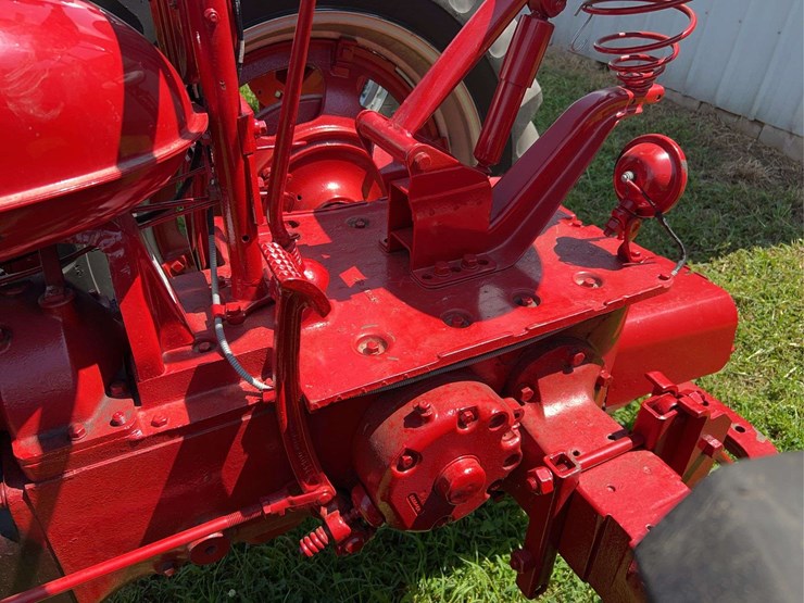 1953-farmall-super-h-image-11