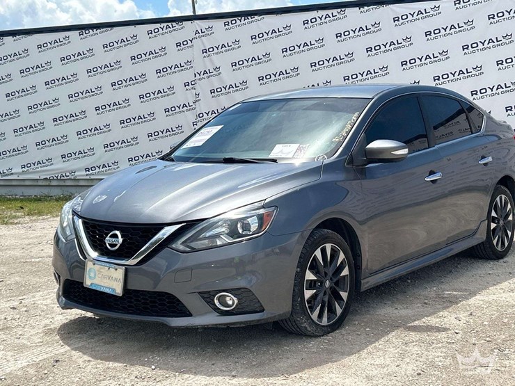 2016-nissan-sentra-sedan-image-1