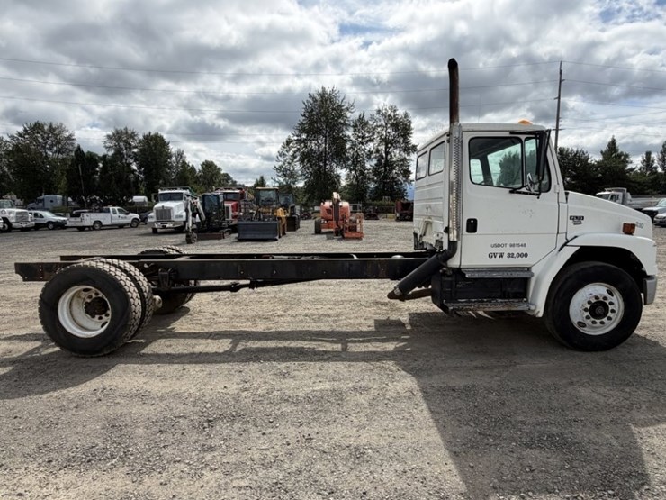 1995-freightliner-fl70-image-3