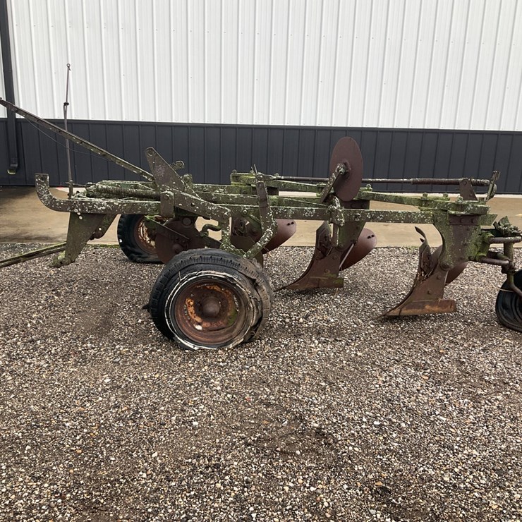 #5311 • 3-Bottom Pull-Type Moldboard Plow