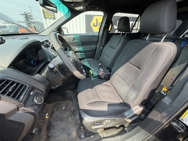 2017-ford-explorer-image-24