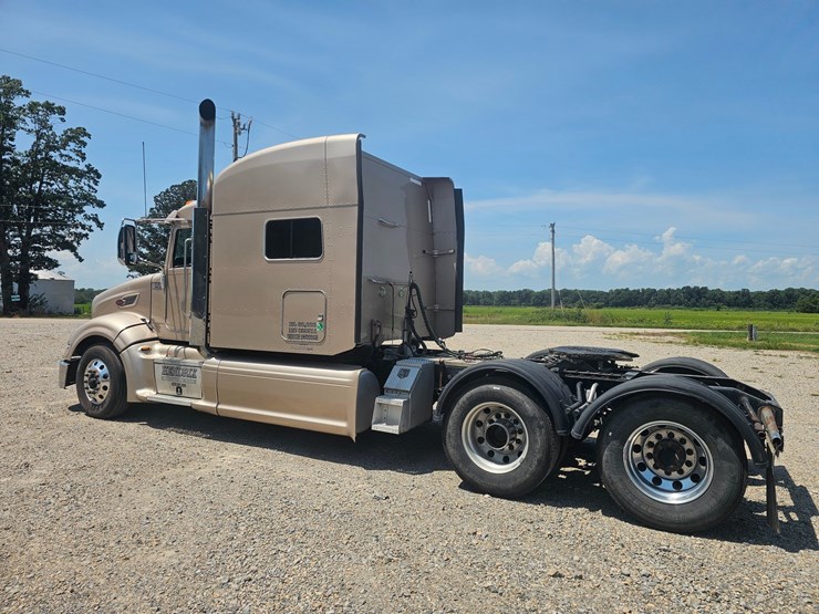 2015-peterbilt-386-image-9