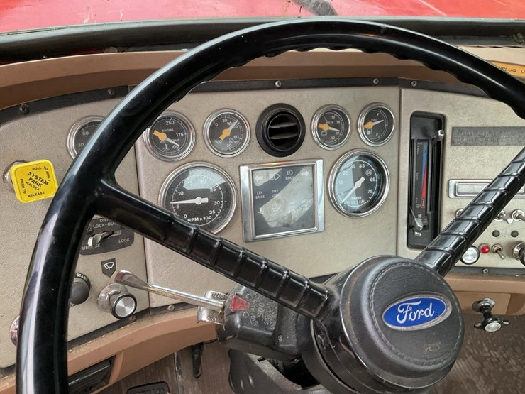 1989-ford-l8000-image-22