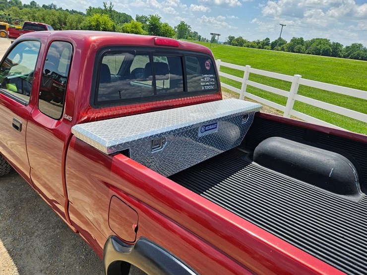 #25-•-2002-toyota-4x4-pickup-truck-image-17