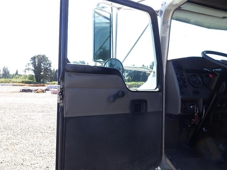2006-kenworth-t300-image-27