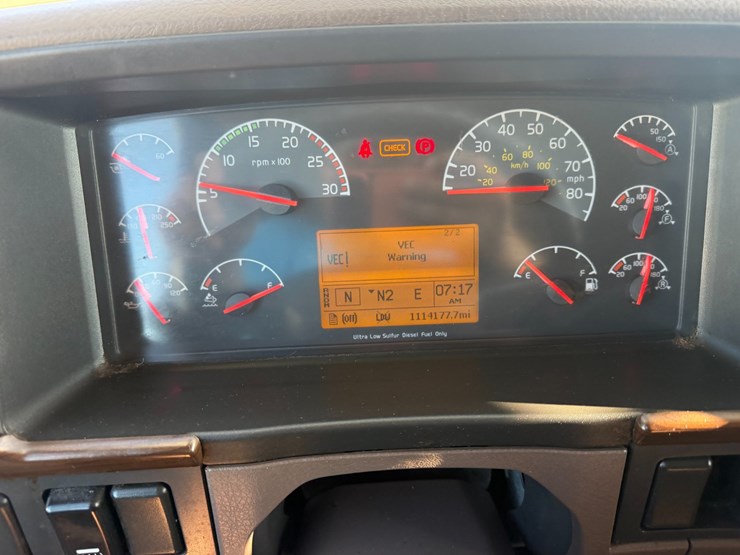 #16234-•-2018-volvo-vnl64t670apu-image-17