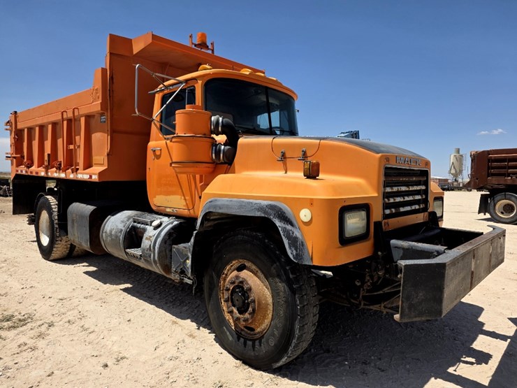 2003-mack-rd688s-image-4