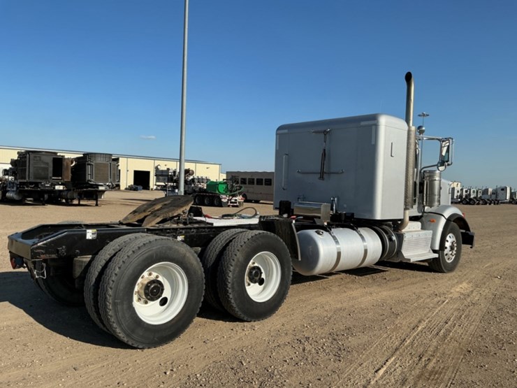 2015-peterbilt-367-image-5