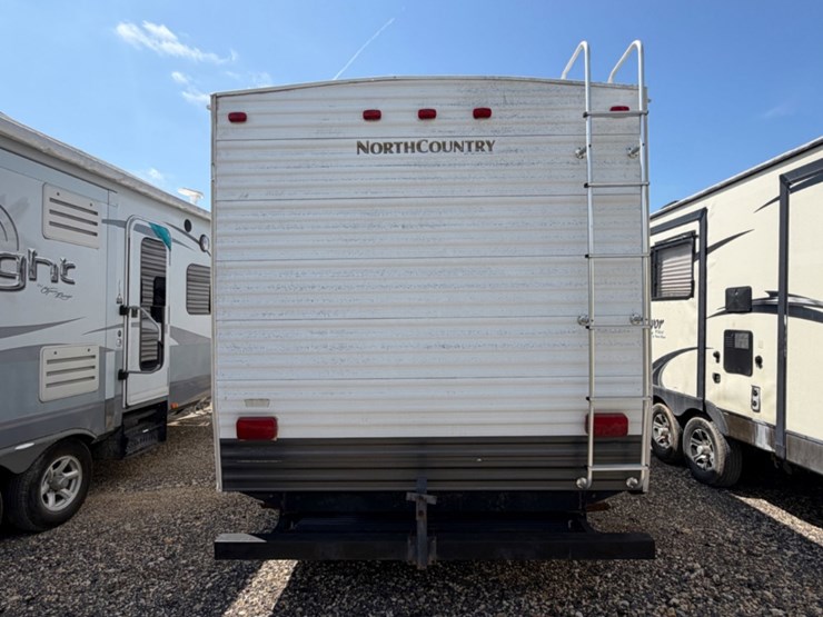 2011-heartland-north-country-travel-trailer-image-5