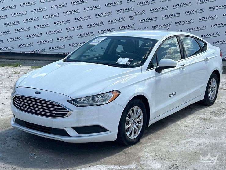 2018-ford-fusion-sedan-image-1