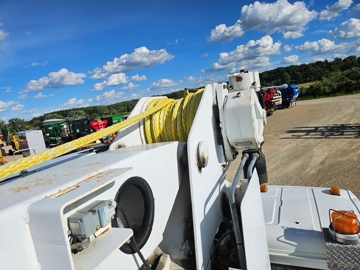 2002-freightliner-fl80-image-38