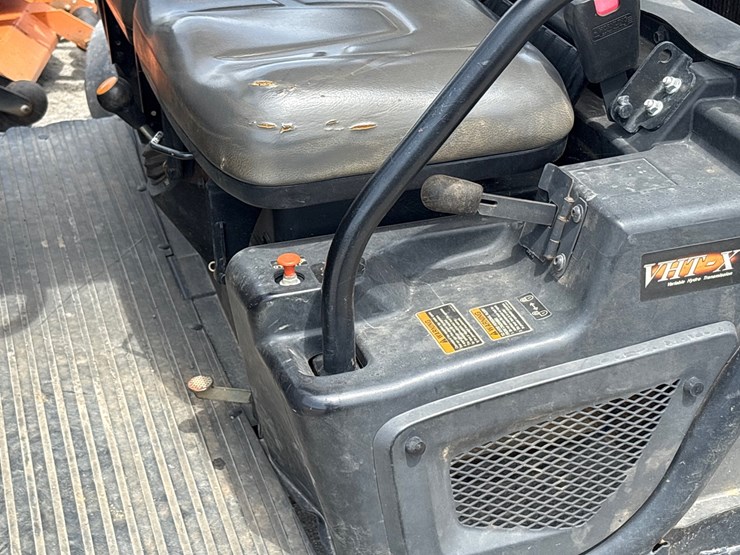 2019-kubota-rtvx1140-image-15