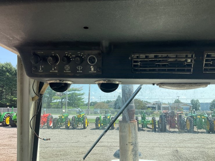 #5506-•-case-1570-agri-king-tractor-image-27