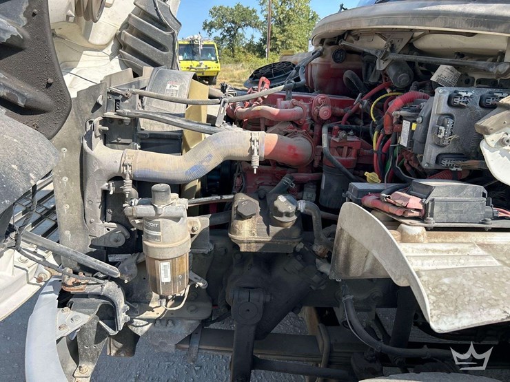 2019-freightliner-m2-106-image-8