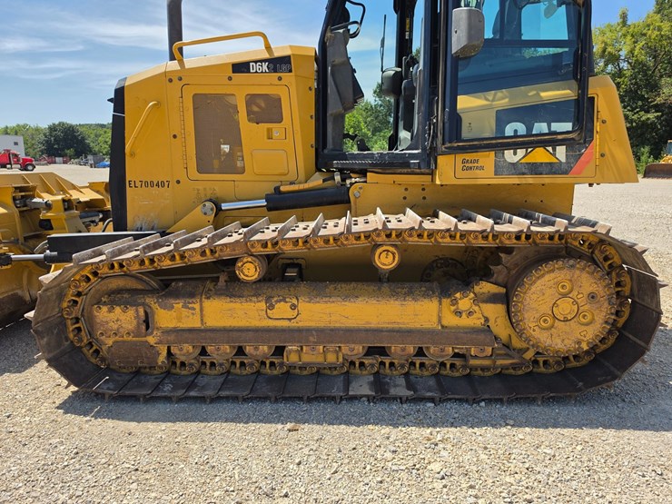 2016-caterpillar-d6k2-lgp-image-39