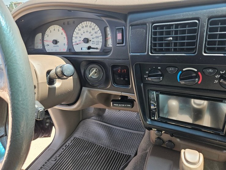 2004-toyota-tacoma-image-40