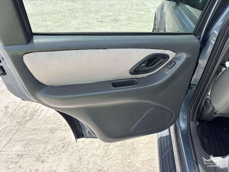 2005-ford-escape-image-23