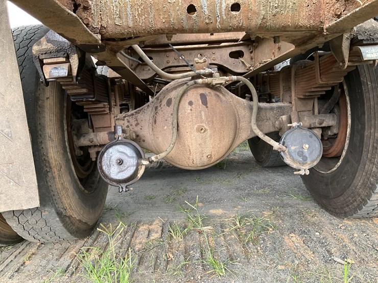 #142-•-1985-international-log-truck-image-19