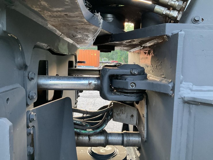 2006-deere-648g-iii-image-38