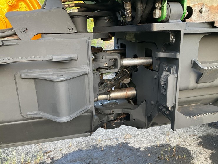 2006-deere-648g-iii-image-59