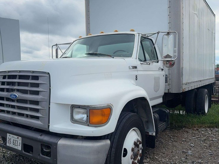 1995-ford-f800-image-1