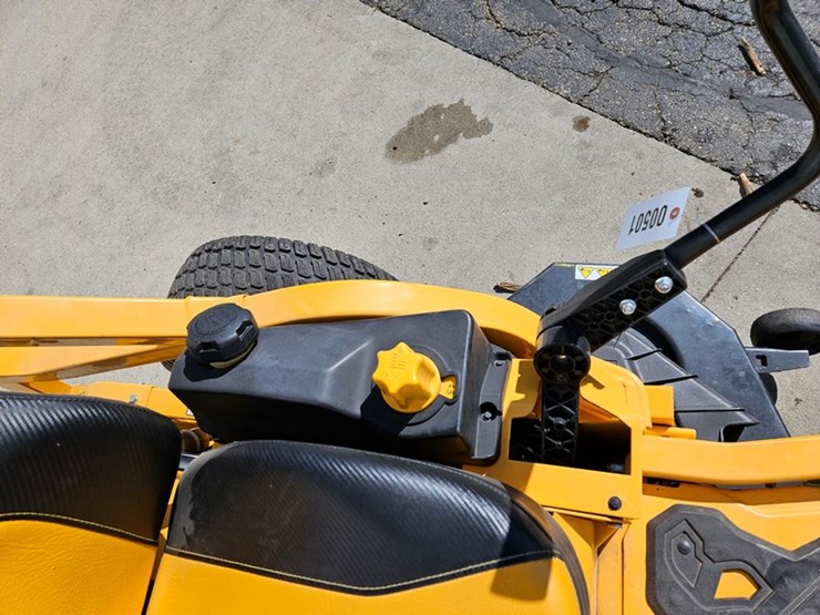 #651-•-cub-cadet-zt1-zero-turn-mower-image-27