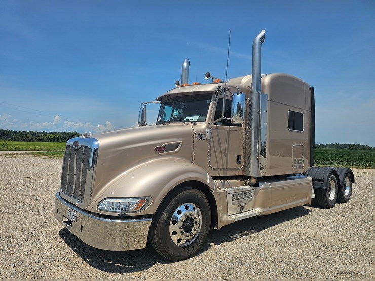 2015-peterbilt-386-image-3