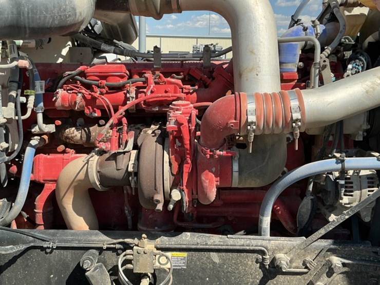 2015-peterbilt-367-image-11