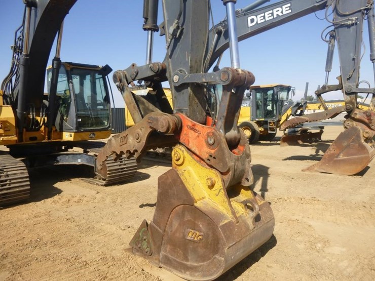 2011-deere-225d-lc-image-9