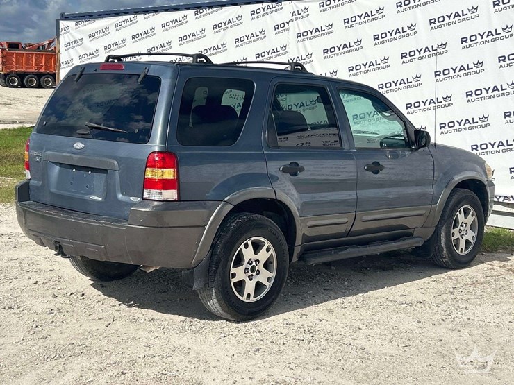 2005-ford-escape-image-3