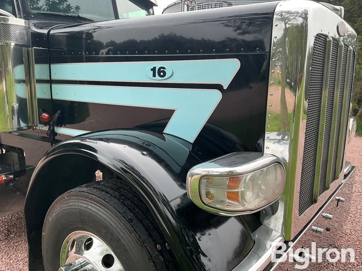 2017-peterbilt-389-image-13